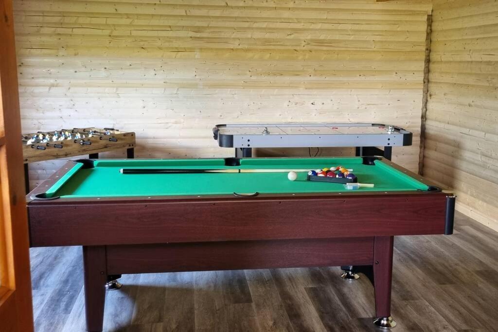 Grace'S Place With Hot Tub & Games Room Carrickfergus Exterior foto